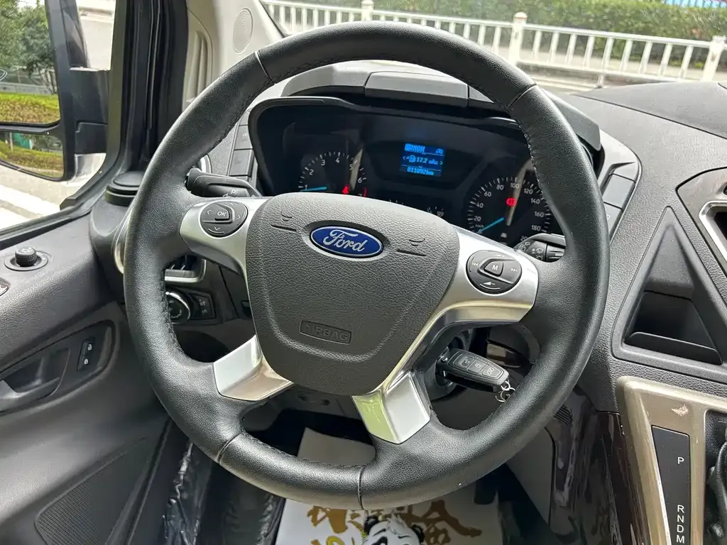 Ford Tourneo — фото 8