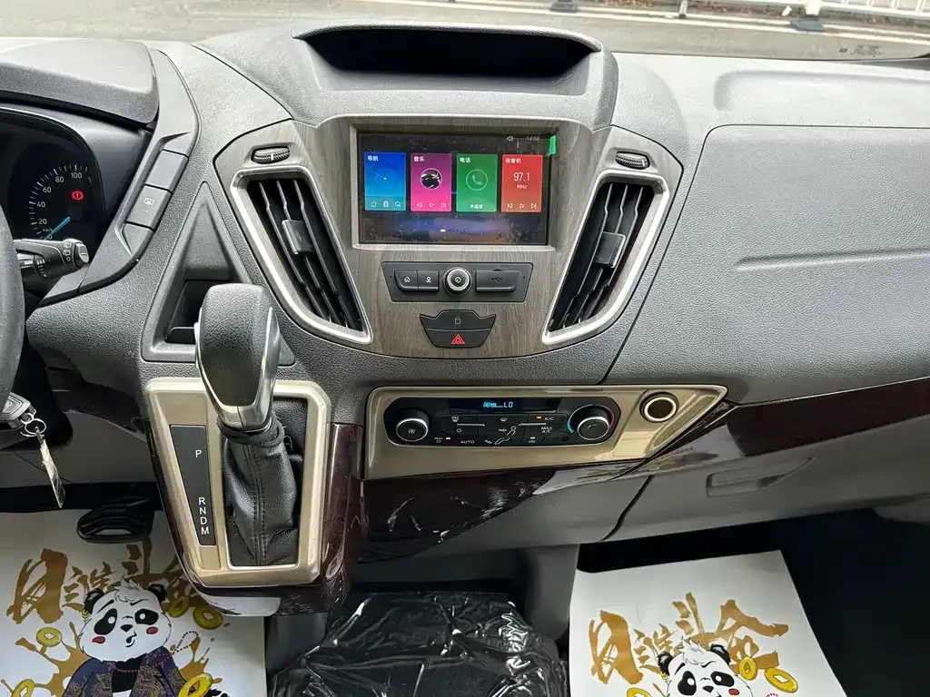 Ford Tourneo — фото 9