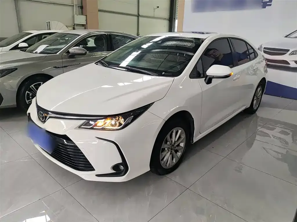 Toyota Corolla — фото 1