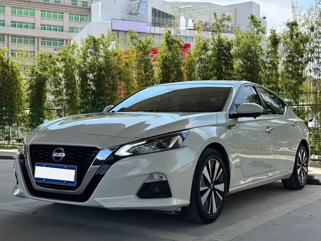 Nissan Teana — фото 1