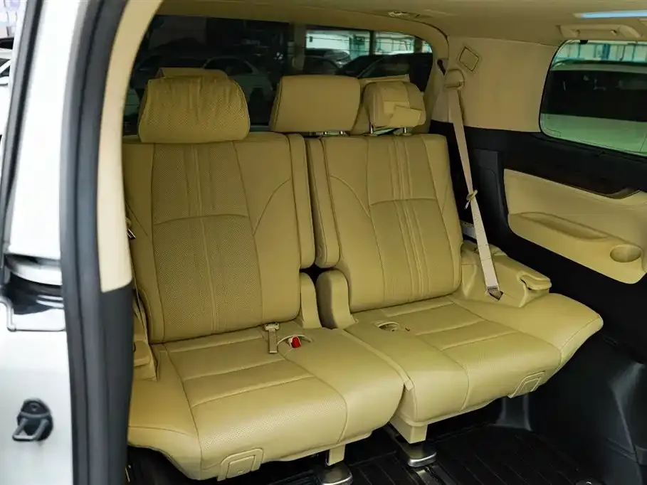 Toyota Vellfire — фото 5