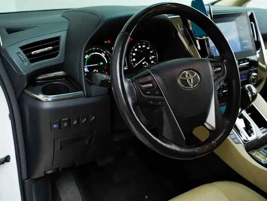 Toyota Vellfire — фото 7