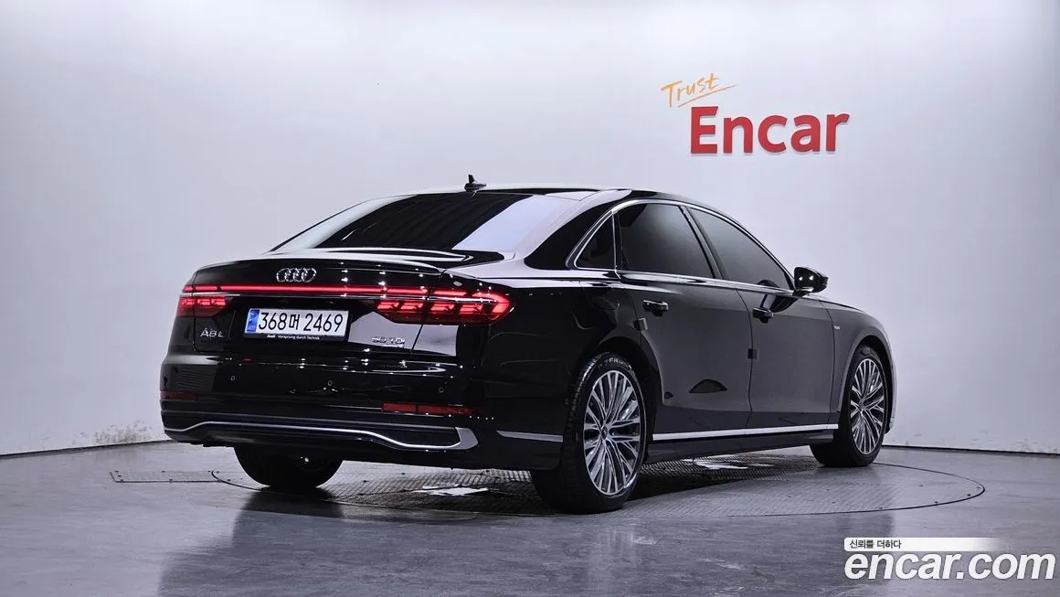 Audi A8 — фото 2