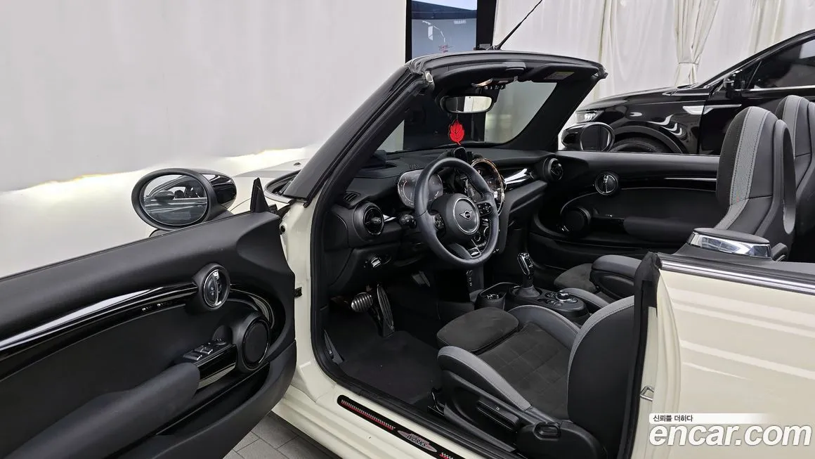 Mini Cooper Convertible — фото 10