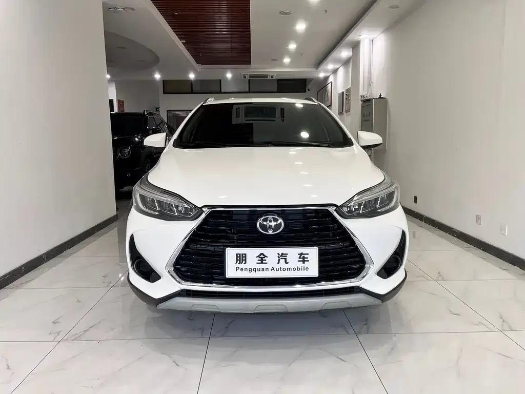 Toyota Yaris L — фото 2
