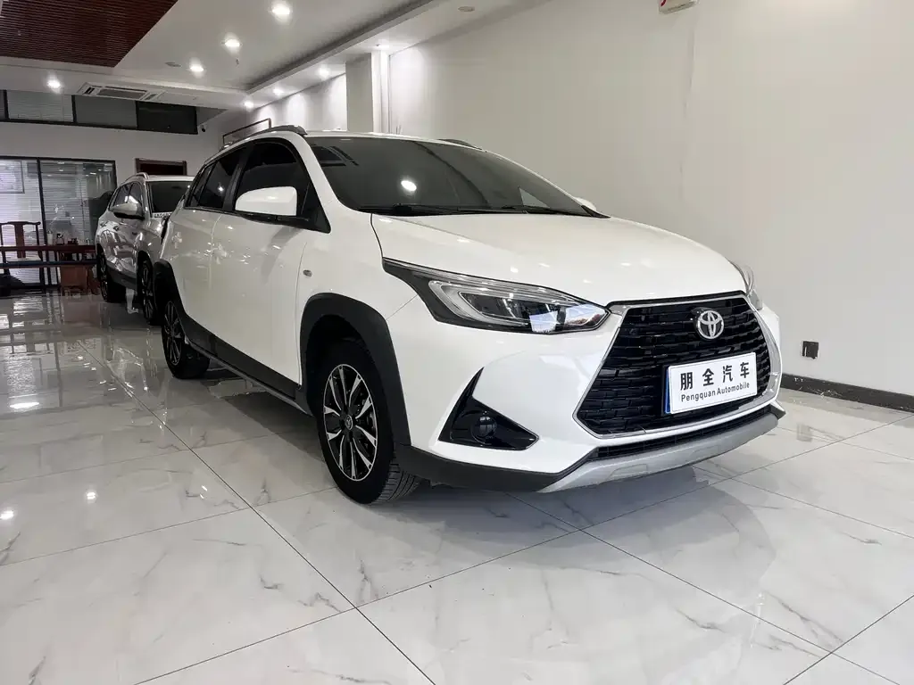 Toyota Yaris L — фото 3