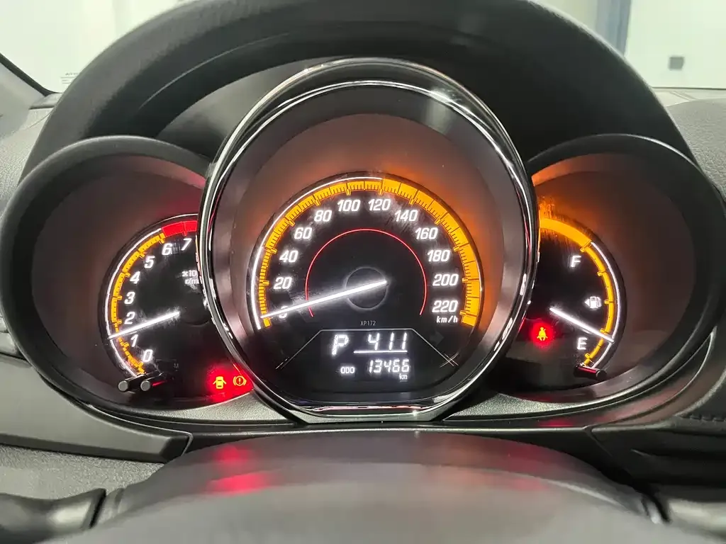 Toyota Yaris L — фото 6