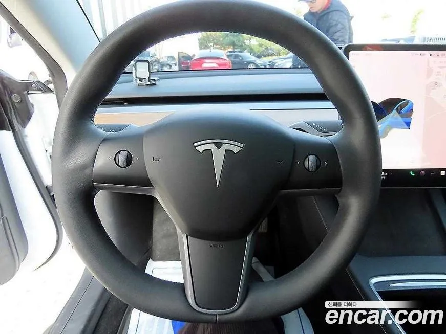 Tesla Model 3 — фото 8