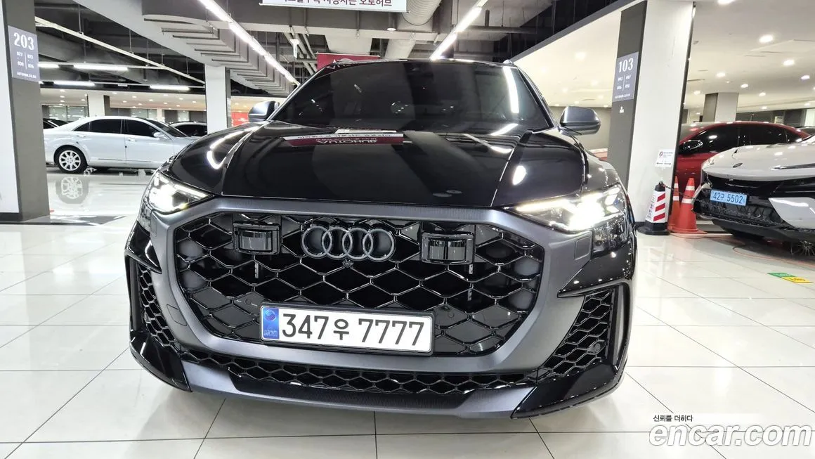 Audi RSQ8 — фото 1