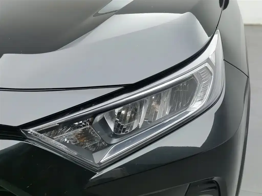 Toyota RAV4 — фото 7