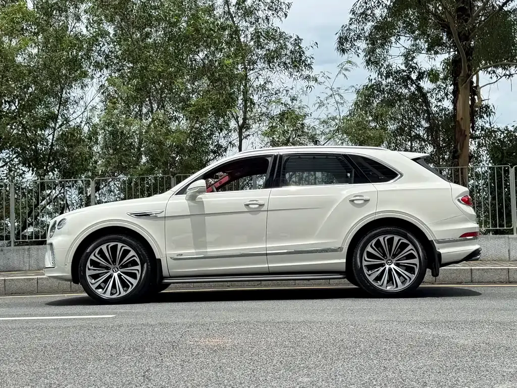 Bentley Bentayga — фото 8