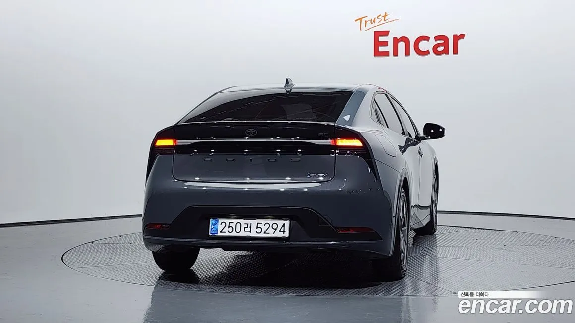 Toyota Prius — фото 4
