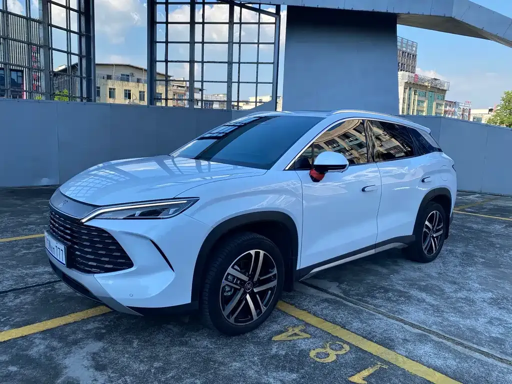 BYD L DM-i — фото 1