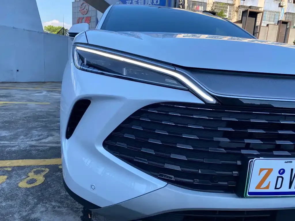 BYD L DM-i — фото 4