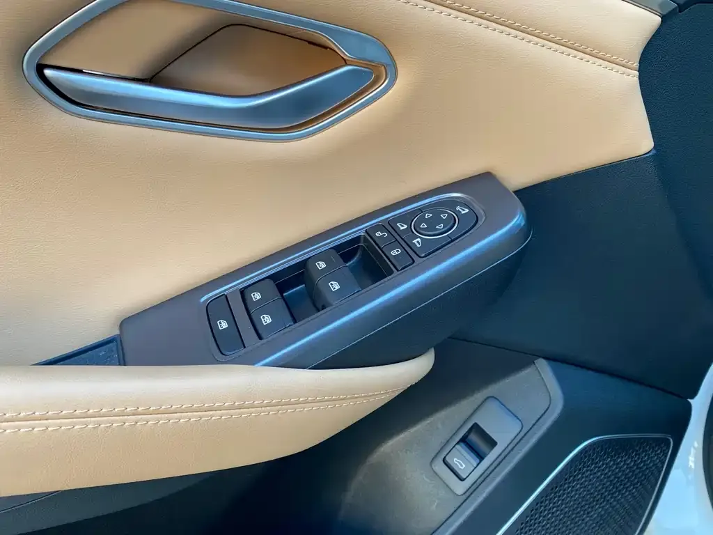 BYD L DM-i — фото 8