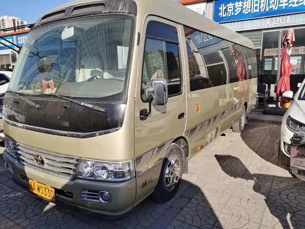 Toyota Coaster — фото 1