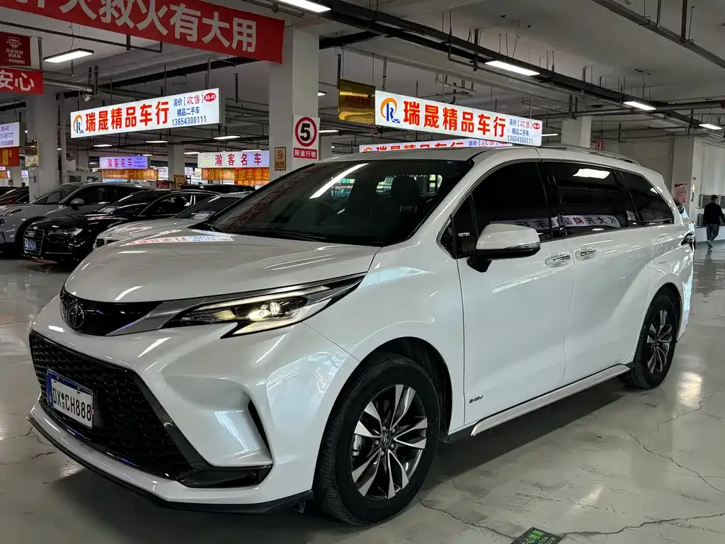 Toyota Granvia — фото 1