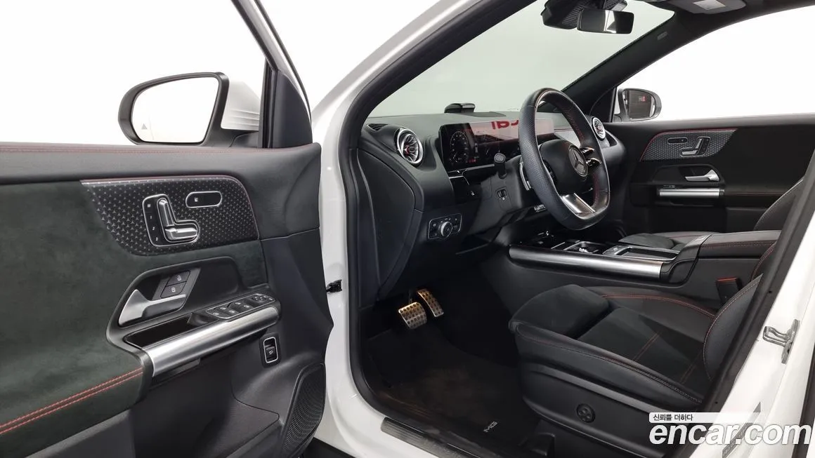 Mercedes-Benz GLA-Class — фото 10