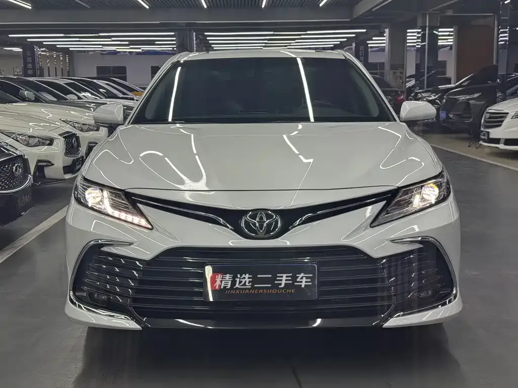 Toyota Camry — фото 2