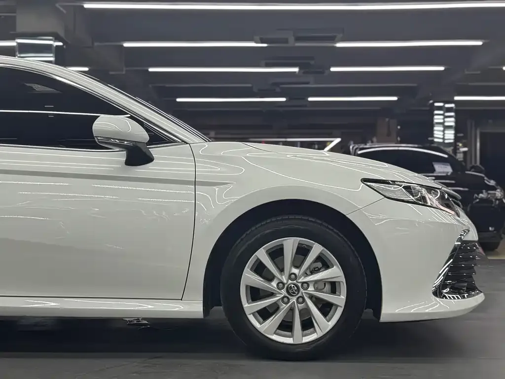 Toyota Camry — фото 4