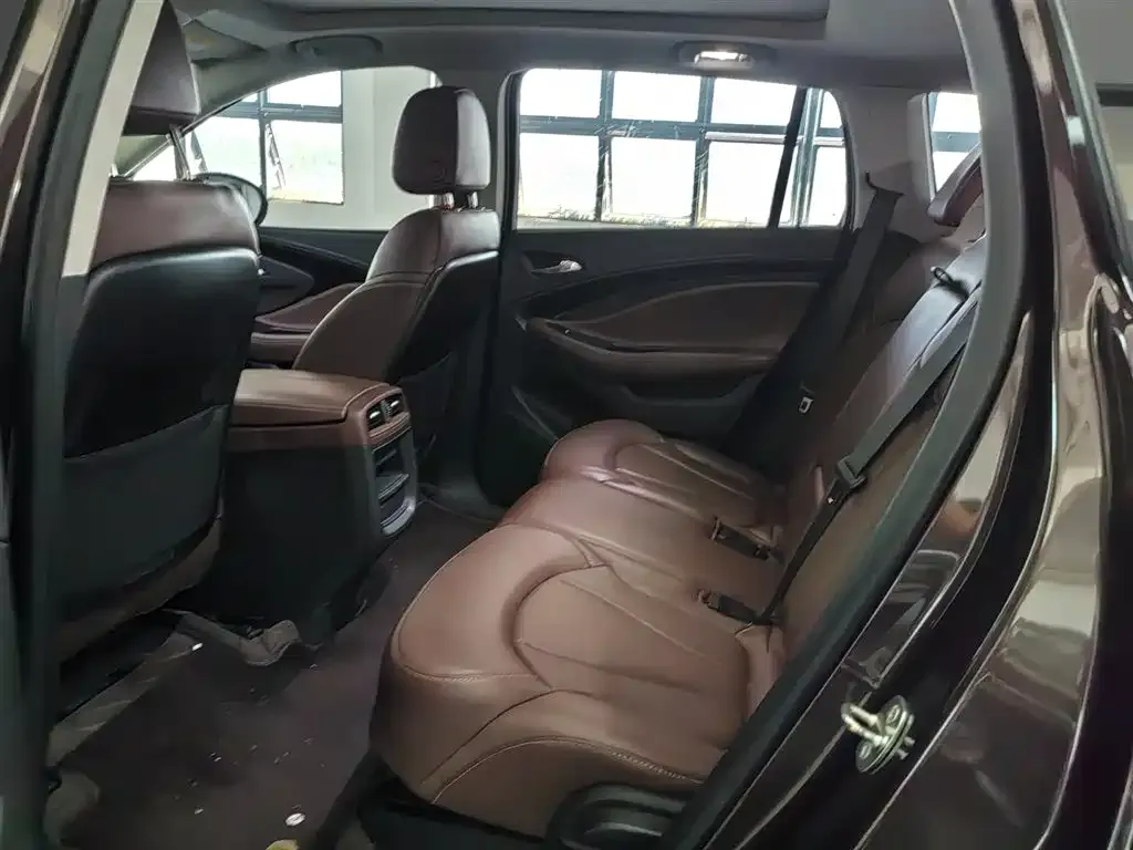 Buick Envision Plus — фото 9