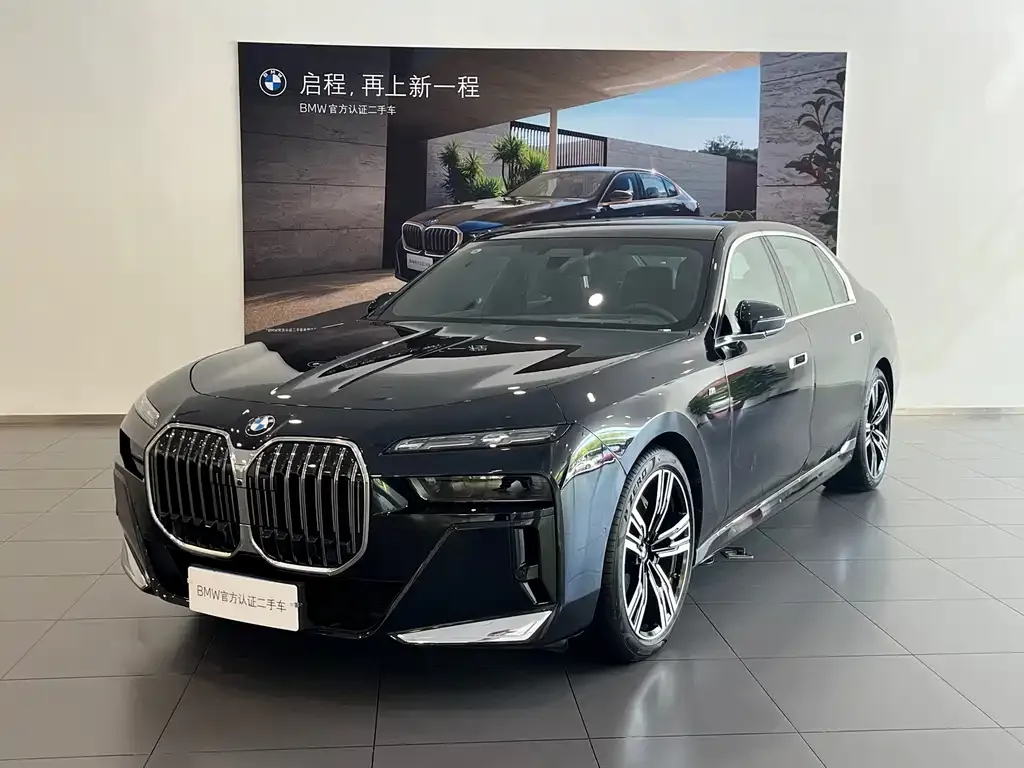 BMW 7 Series — фото 1