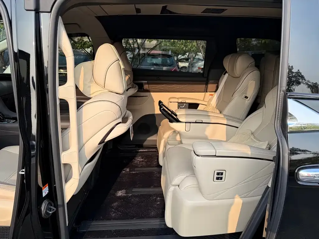 Toyota Vellfire — фото 5