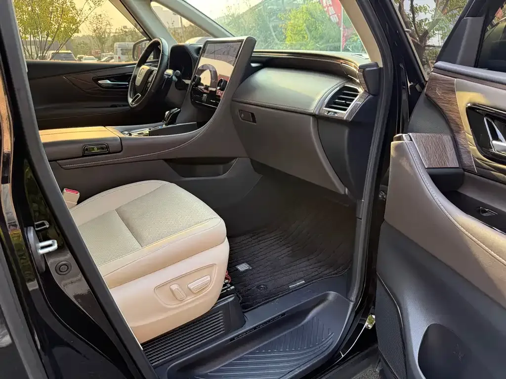 Toyota Vellfire — фото 7