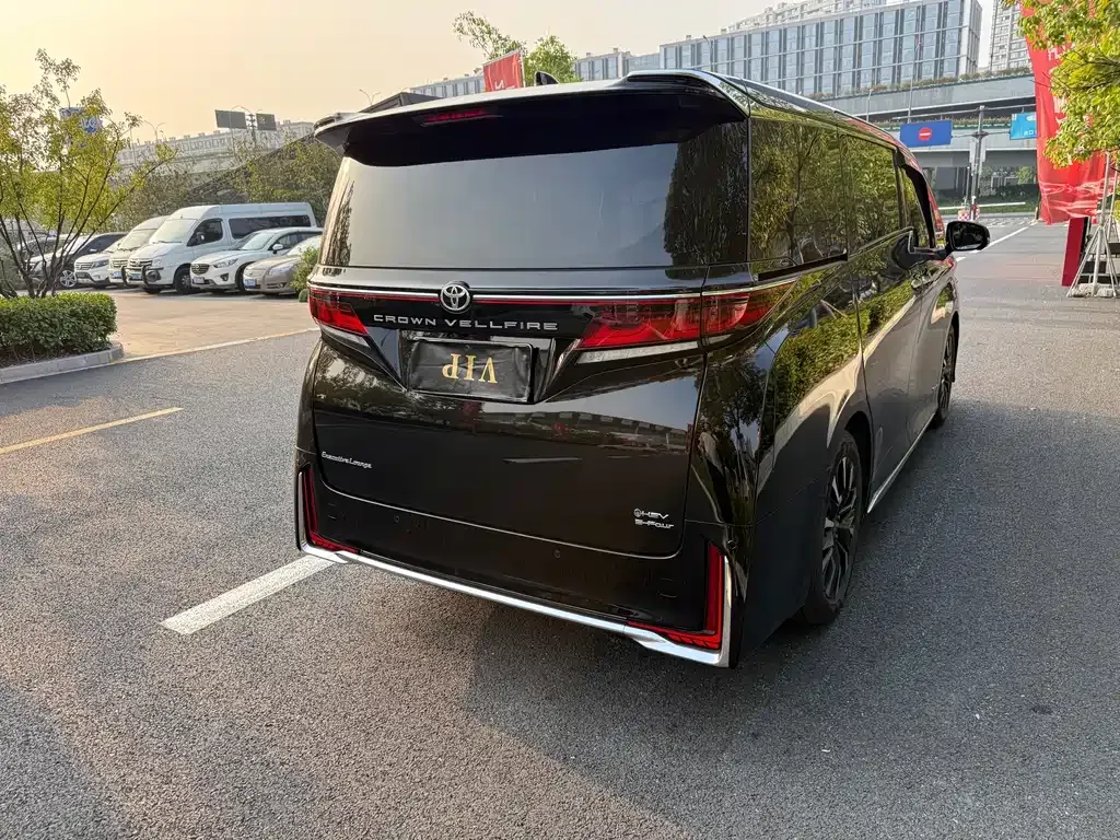 Toyota Vellfire — фото 9