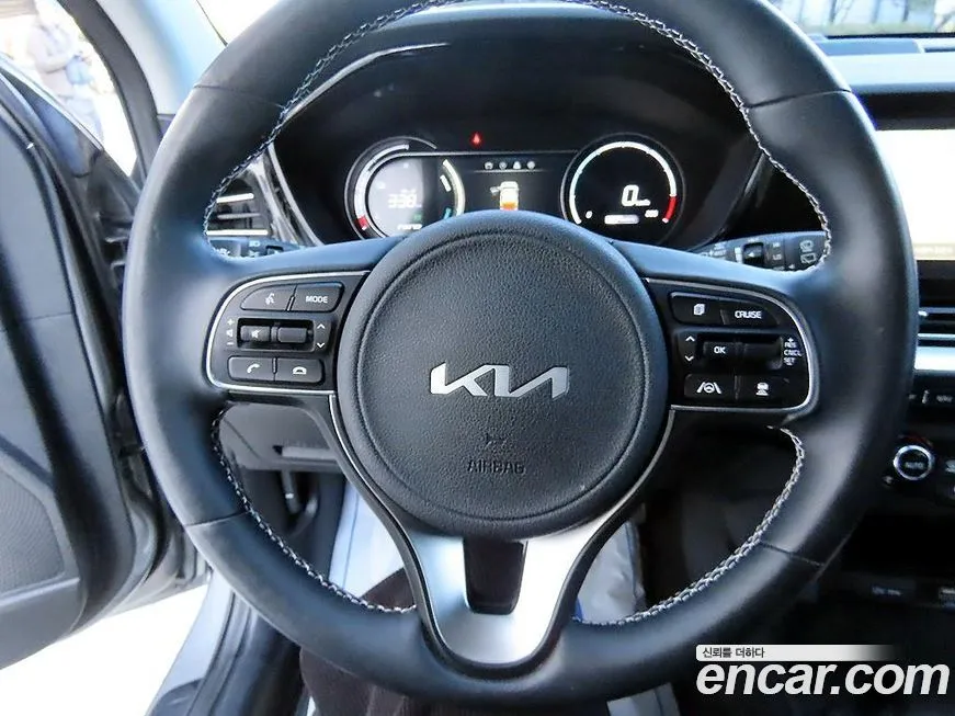 Kia Niro — фото 8