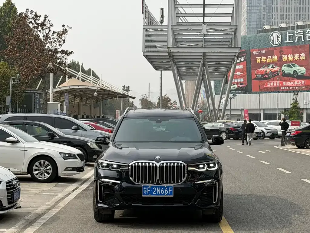 BMW X7 — фото 2