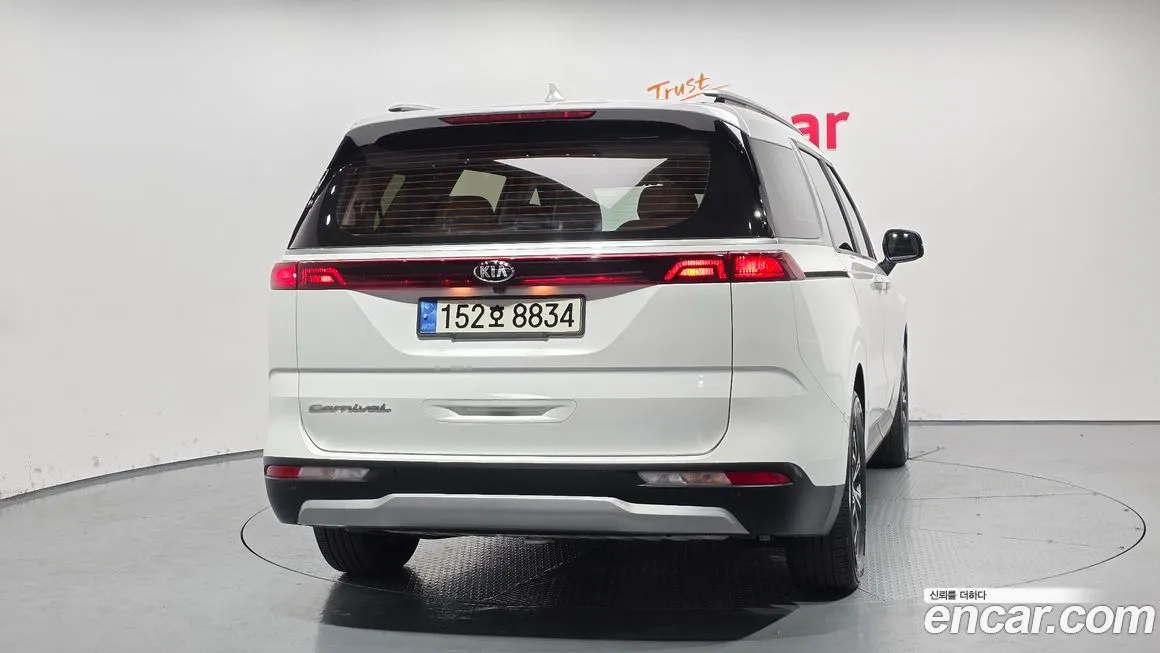 Kia Carnival — фото 4