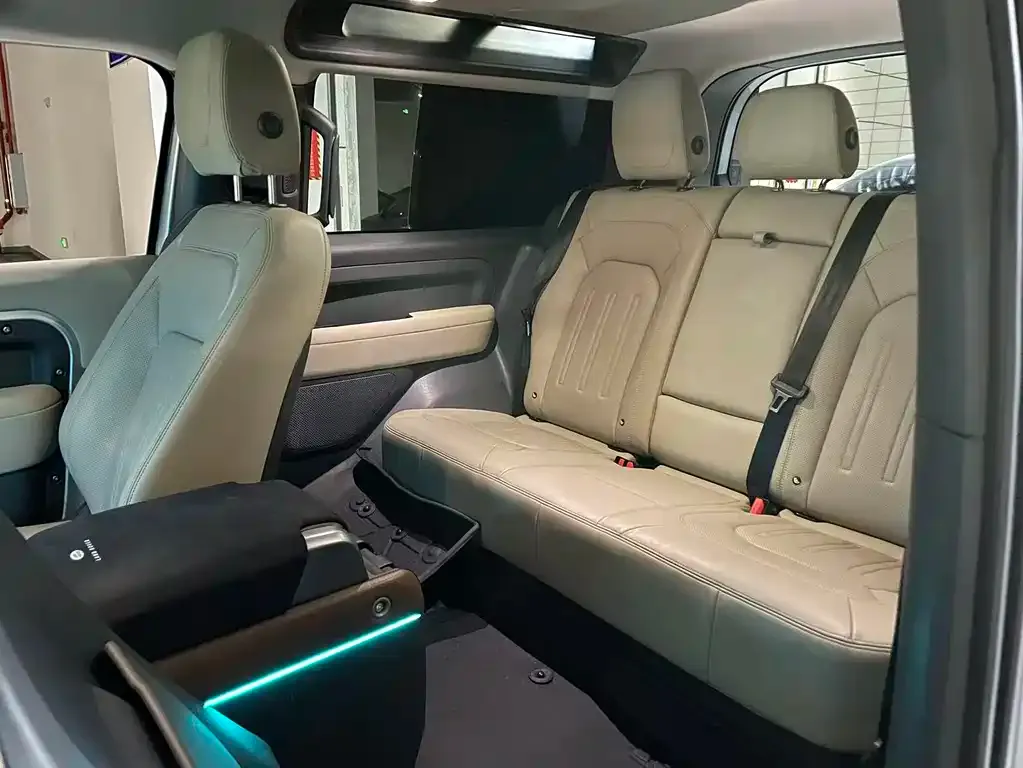 Land Rover Defender — фото 10