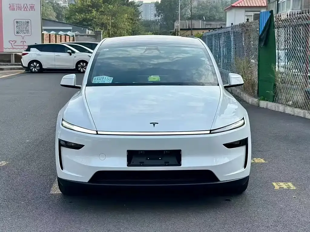 Tesla Model Y L — фото 2