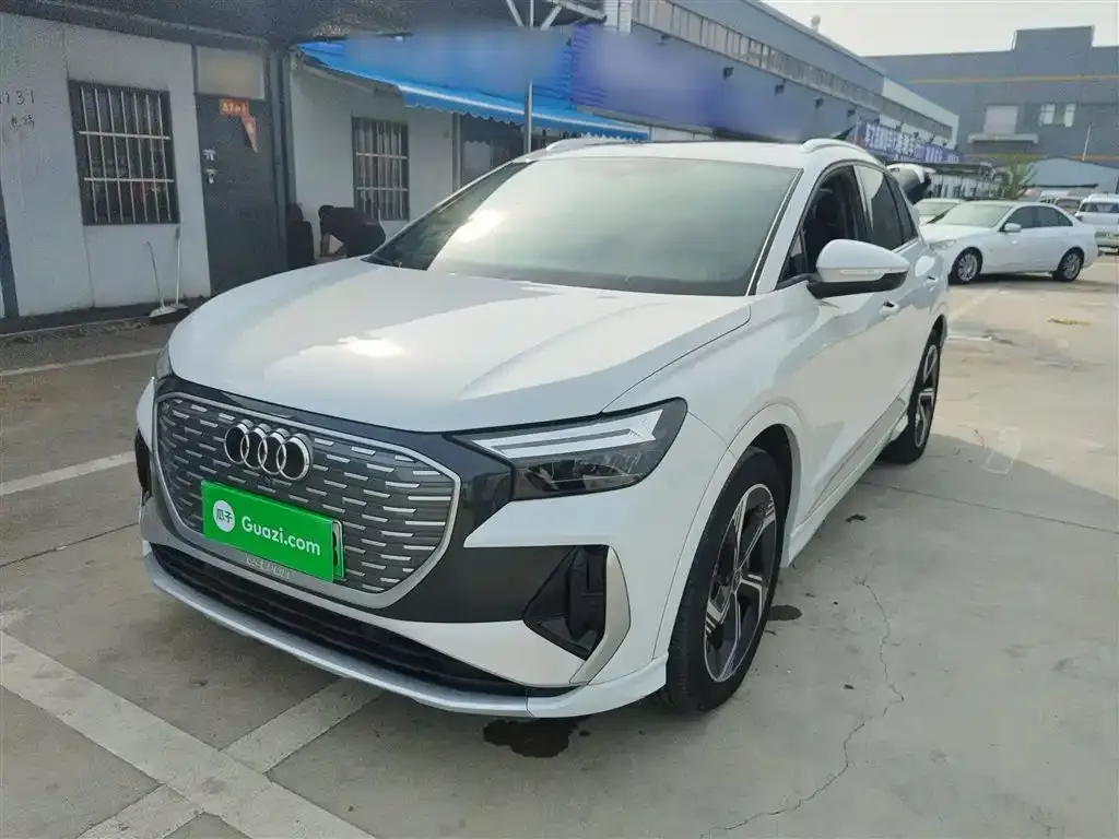 Audi Q4 e-tron — фото 1