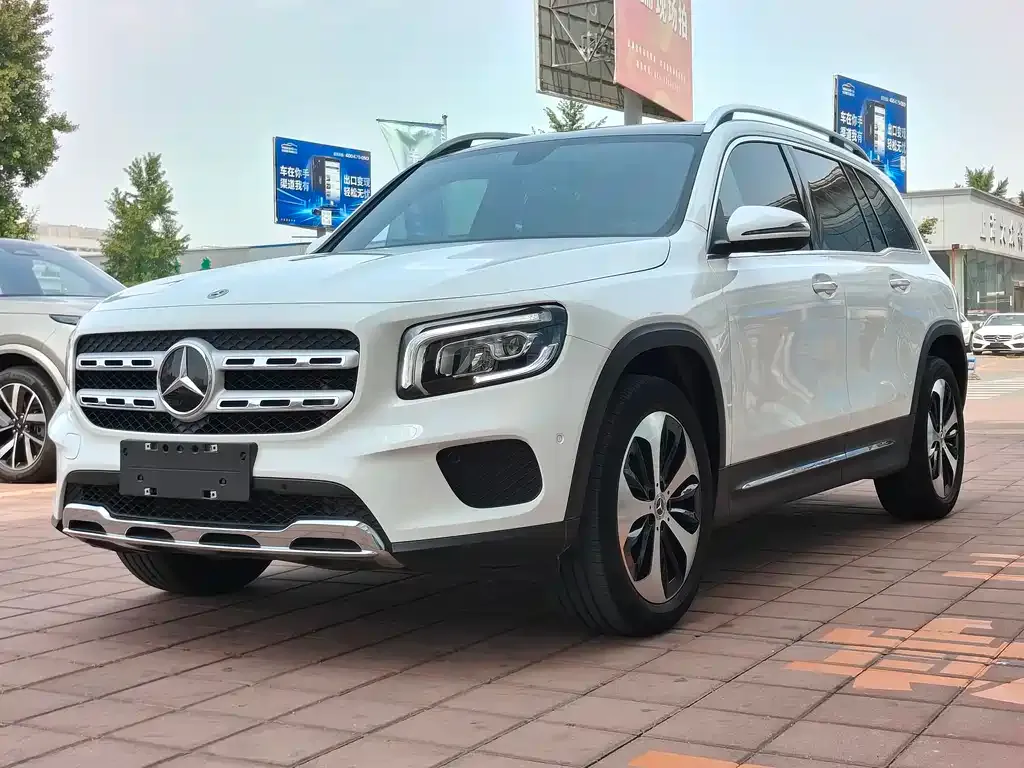 Mercedes-Benz GLB — фото 1