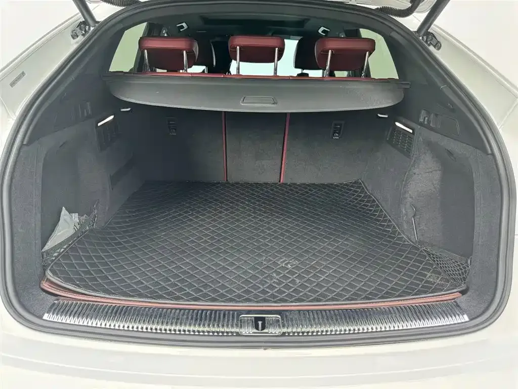 Audi Q5L Sportback — фото 5