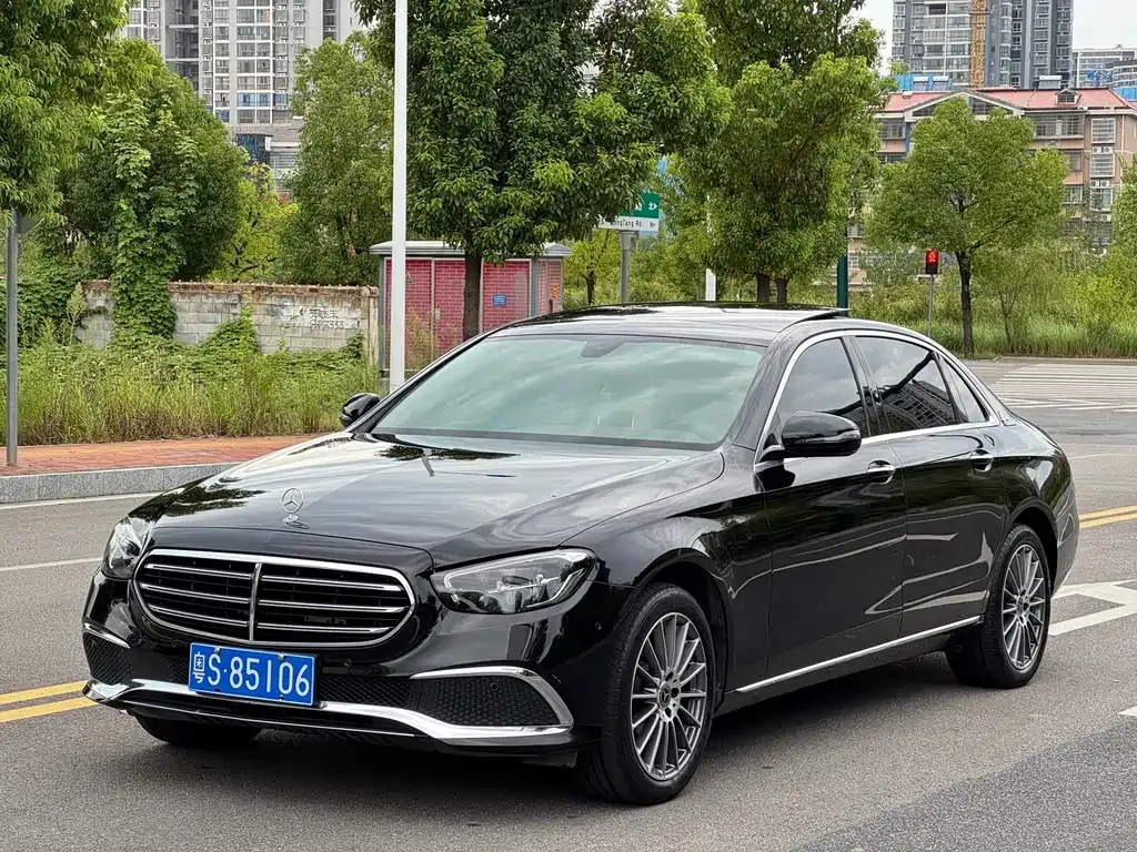 Mercedes-Benz E-Class — фото 1