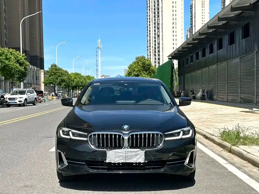 BMW 5 Series — фото 1
