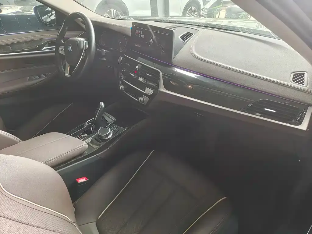 BMW 5 Series — фото 10