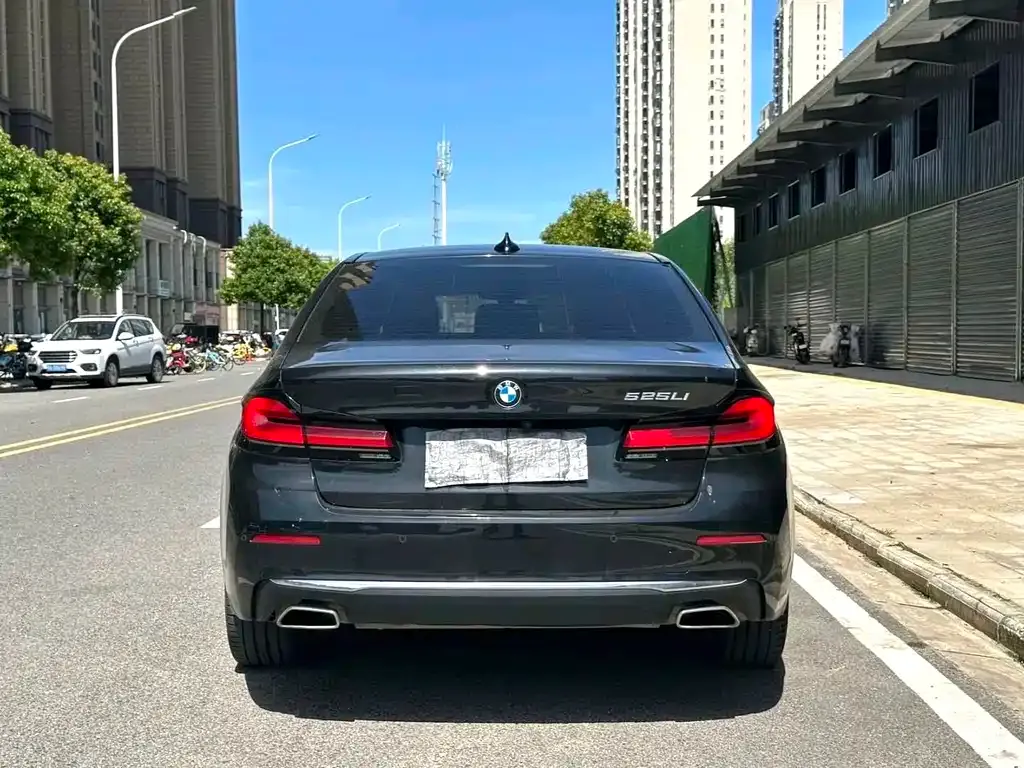 BMW 5 Series — фото 9