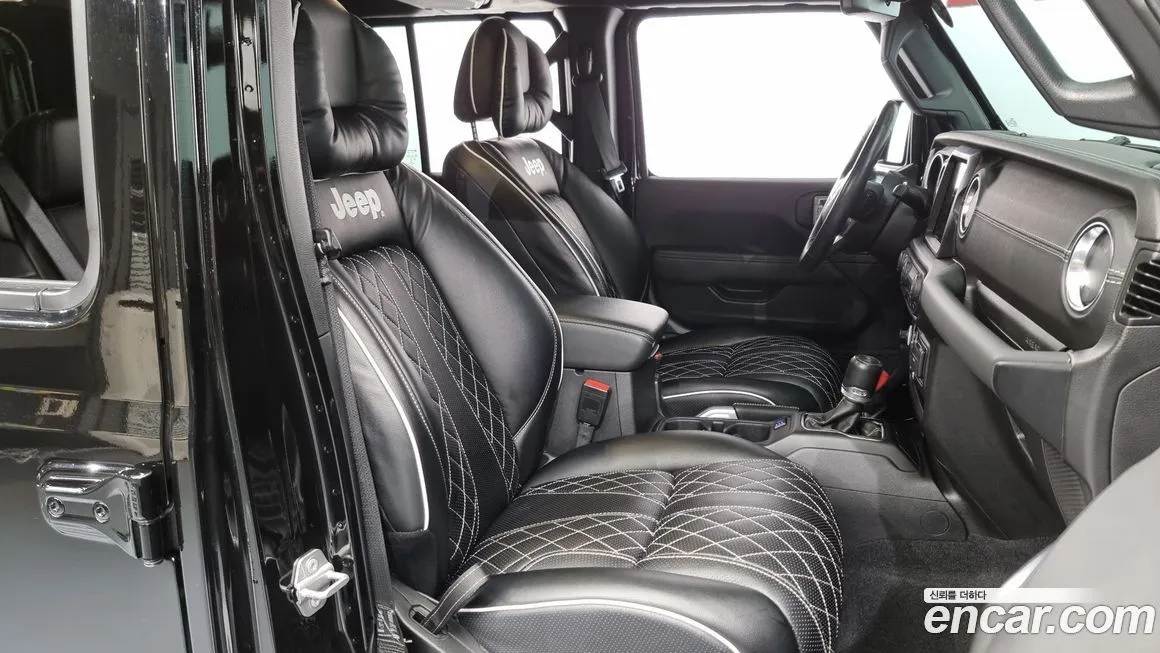 Jeep Wrangler — фото 10