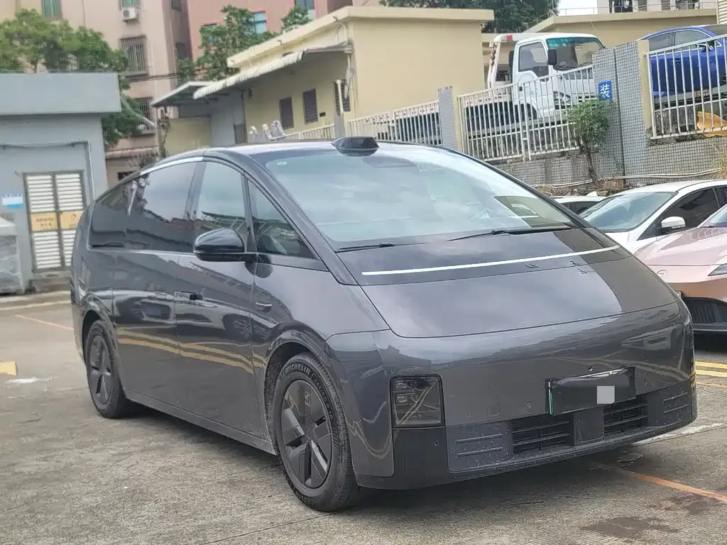 Li Auto MEGA — фото 3