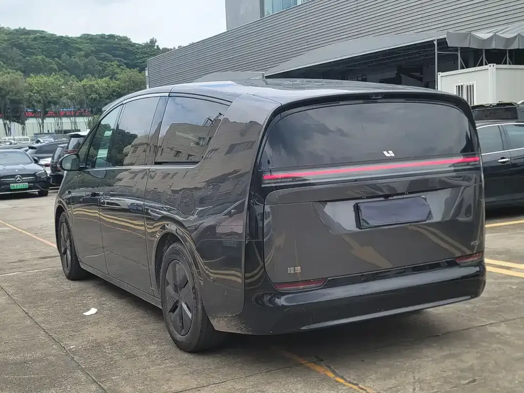 Li Auto MEGA — фото 7