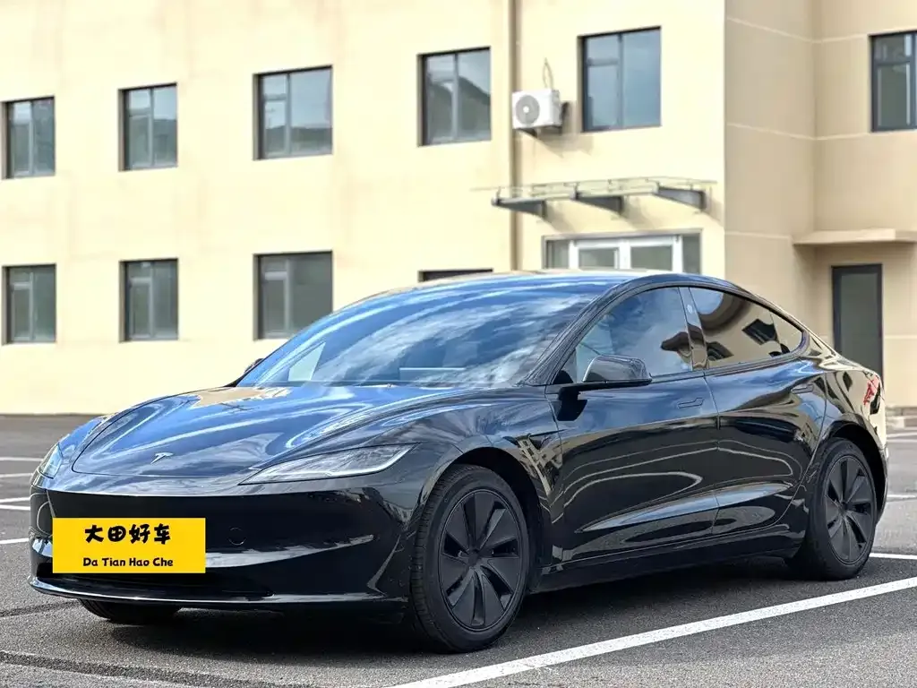 Tesla Model 3 — фото 1