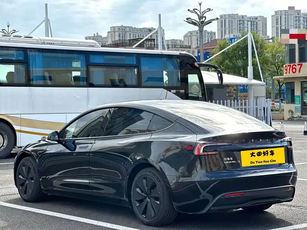 Tesla Model 3 — фото 2