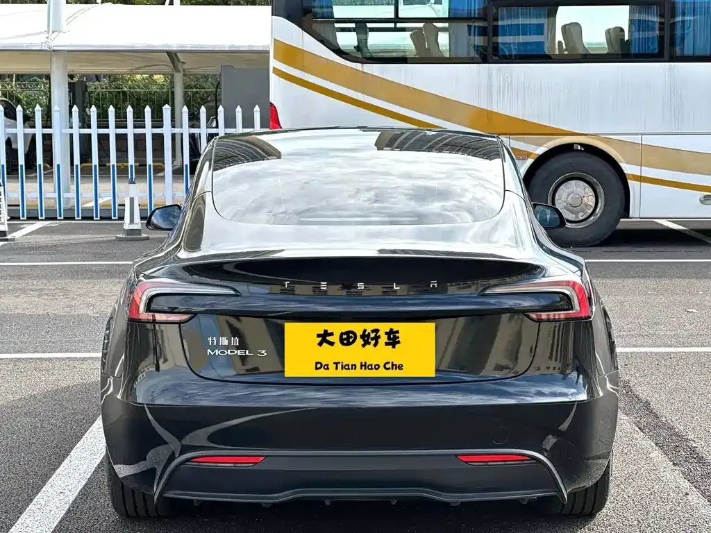 Tesla Model 3 — фото 3