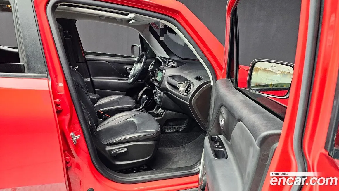 Jeep Renegade — фото 10