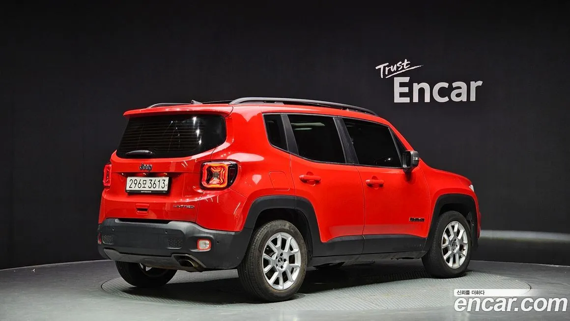 Jeep Renegade — фото 2
