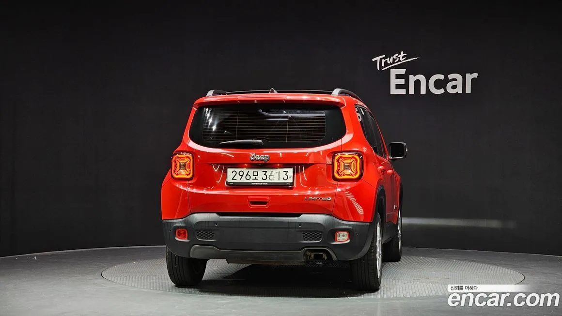 Jeep Renegade — фото 4